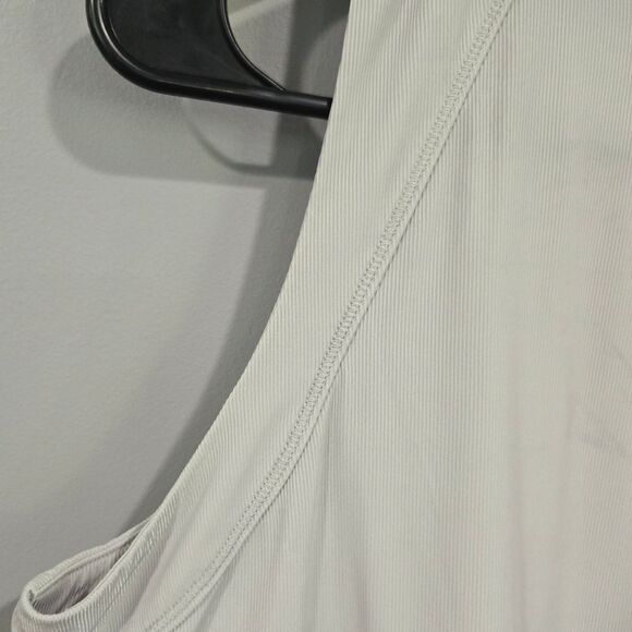 🐢 Spanx Go Lightly Mockneck ribbed tank Size M Cloud Grey - Picture 9 of 11